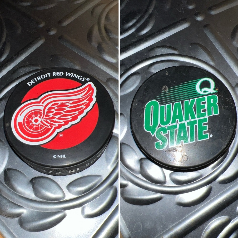 🏒Detroit Red Wings NHL Quaker State Souvenir Hockey Puck World Czech Republic